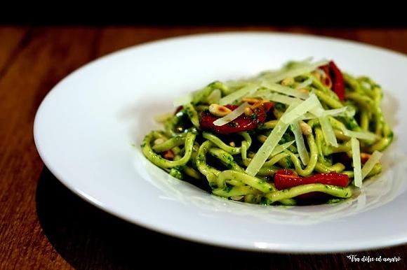 Beste reste küche: bigoli al pesto e pomodorini confit