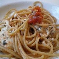 Spaghetti mit Mozarella und Parmesan