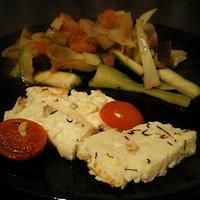 Gebackener Feta mit Auberginen-Fenchel-Zucchini-Gemüse
