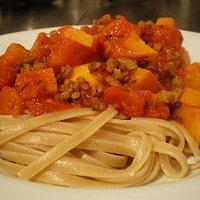 Nudeln mit vegetarischer Kürbis-Bolognese