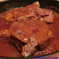 Schweinekoteletts in Tomaten-Knoblauch-Sauce