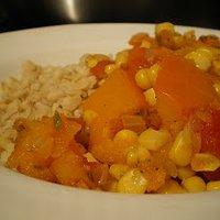 Ebly mit Kürbis-Mais-Gemüse