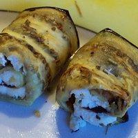 Gegrillte Auberginenröllchen