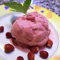 Erdbeer-Buttermilch-Eis