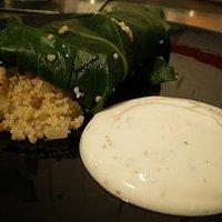 Mangoldröllchen mit Joghurt-Dip
