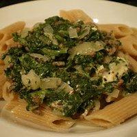 Nudeln mit grüner Bolognese