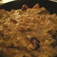 Haferbrei mit Zimt und Pflaumen