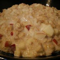Haferbrei mit Honig und Apfel