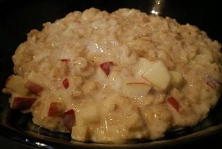 Haferbrei mit Honig und Apfel