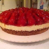 Erdbeertorte mit weißer Schokoladencreme