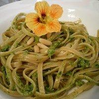 Linguine mit Kräuterpesto