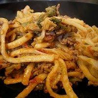 Scharfe Wirsing-Spätzle-Pfanne