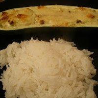 Mit Avocado gefüllte Zucchini
