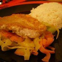 Rotbarschfilet mit Gemüsestreifen
