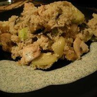Couscous-Pfanne mit scharfer Joghurtsauce