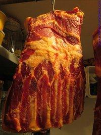 Dörrfleisch, geräucherter Bauchspeck