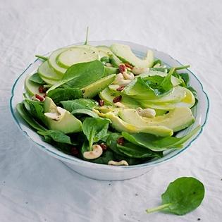 Spinatsalat mit Avocado und Apfel