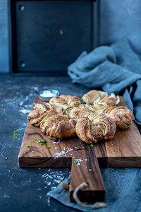 Bärlauch-Brotblume: Grillbrot für das Grillwochenende