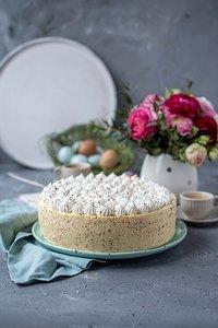 Eierlikör-Mousse-Torte mit buntem Kern: groß auftischen zum Osterfest