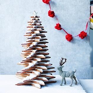 Weihnachtlicher Lebkuchenbaum mit Sternen
