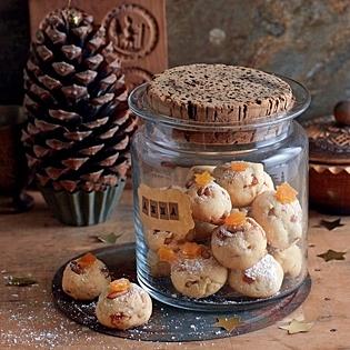 Pinienkernkugeln mit Aprikosen