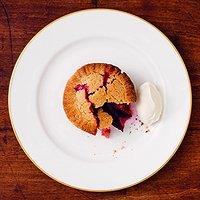 Rezept von anna pearson: zwetschgen-pie mit schmalz-zimt-teig
