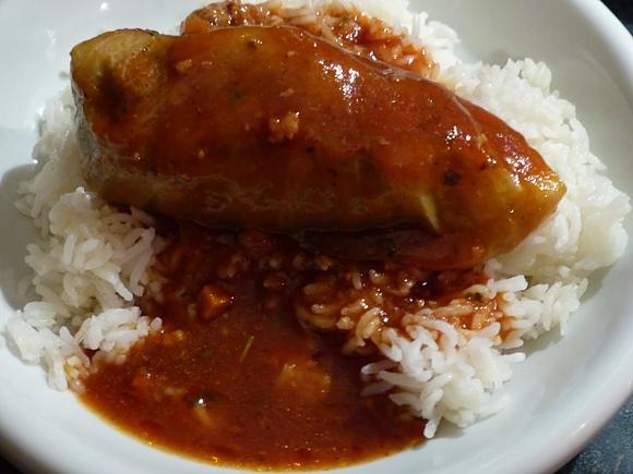 Spitzkohlrouladen mit Tomatensauce