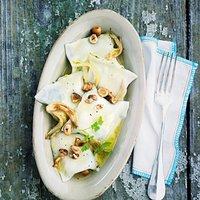 Rezept von barbara bonisolli: wildkräuter-maultaschen mit haselnussbutter