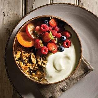 Schafsmilchjoghurt mit Knuspermüsli