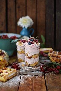 Beeren waffel tiramisu: knuspersommer