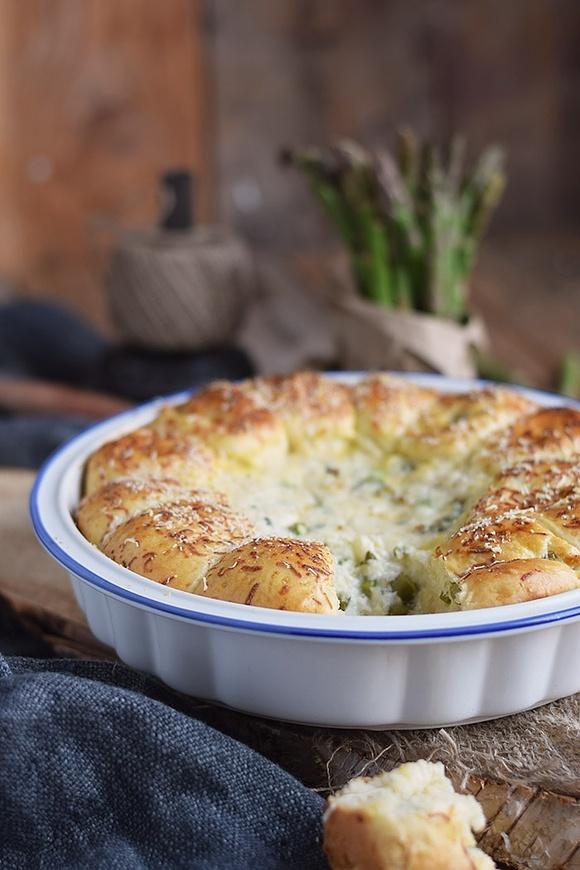 Joghurt brötchen mit spargel dip