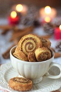 Haselnuss-zimt-bällchen & zimtschnecken cookies