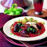 Rezept von ghillie başan: tajine mit baby-auberginen, koriander und minze