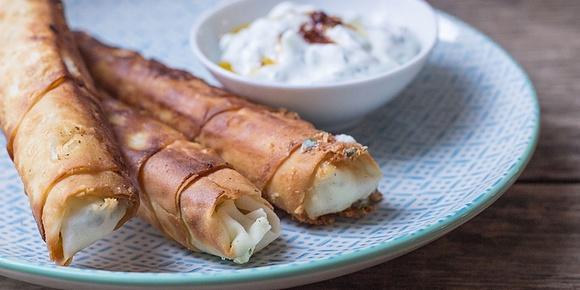 Sigara Börek mit Schafskäse