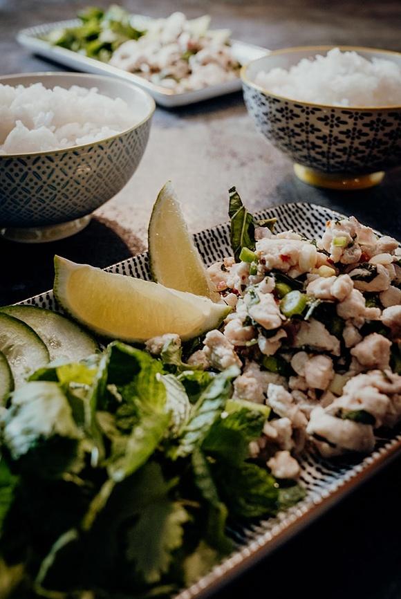 Larb moo – thailändischer schweinehackfleischsalat