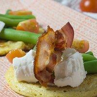 Socca mit grünen bohnen, picandou und bacon