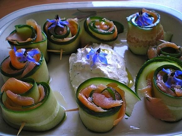 Vorspeise mit Lachs und Gurke