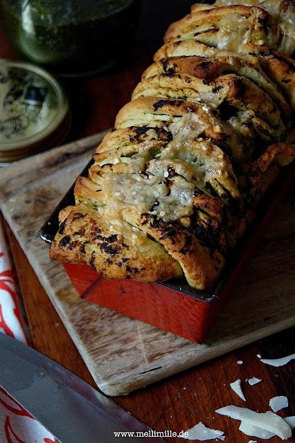 Bärlauch-Faltenbrot mit Mozzarella
