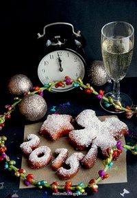 Silvester kann kommen, denn das glück ist schon gebacken: kleeblatt-berliner mit sektcremefüllung *kreppel, krapfen, pfannkuchen