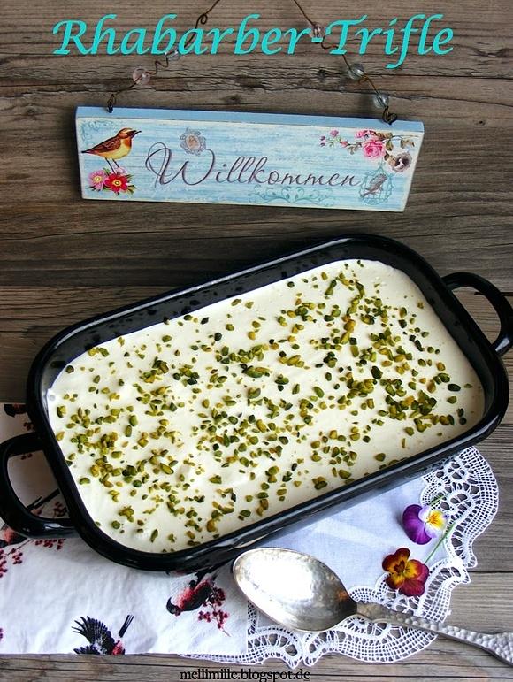 Frühlingshafter Rhabarber-Trifle