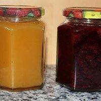 Marmelade aus Pfirsichen und Brombeeren