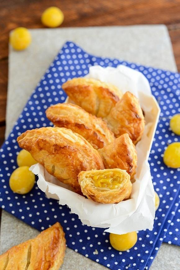 Chaussons à la Mirabelle