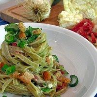 Ich glaub', ich bin im wald - latschenpasta mit südtiroler speck und graukäse