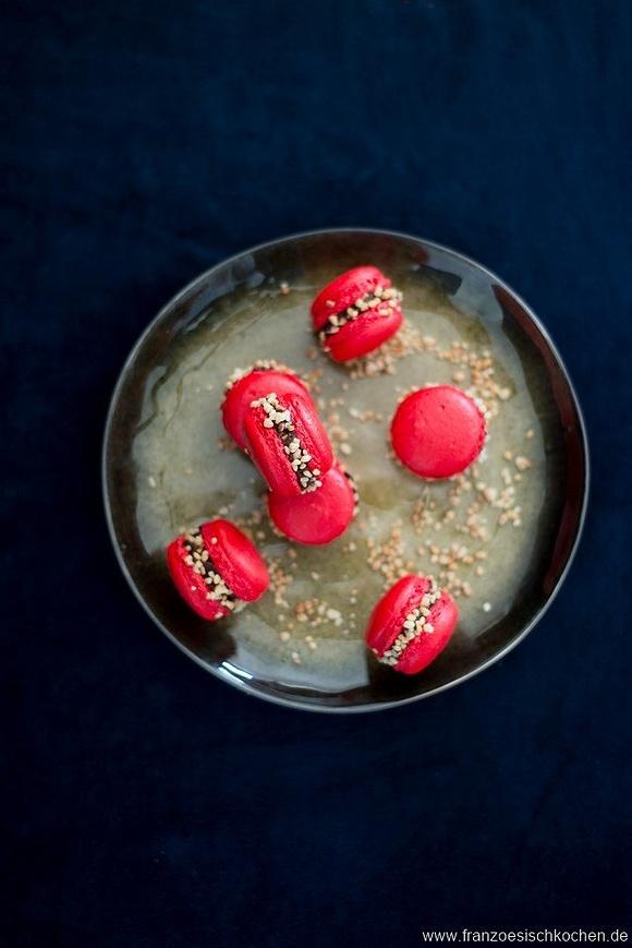 Knusprige Macarons mit Krokant