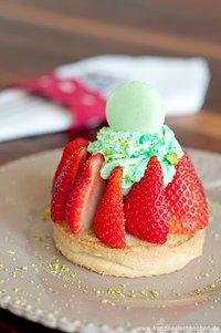 Tartelette fraises-rhubarbe pour la fête des mères (erdbeer-rhabarber törtchen für muttertag)