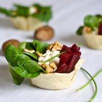 Tartelettes fraîches betterave-mâche-noix (frische herzhafte Tartelettes)