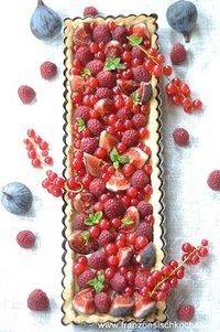 Tarte figues, groseilles, framboises et tonka
