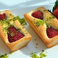 Financiers Fraises-Pistaches (Erdbeer-Pistazien-Financiers)