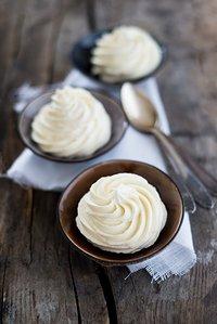Mousses au chocolat blanc avec et sans oeufs (weisse schokoladen-mousses mit und ohne eier)