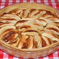 Tarte aux pommes pralinée (apfelkuchen mit pralinen creme)